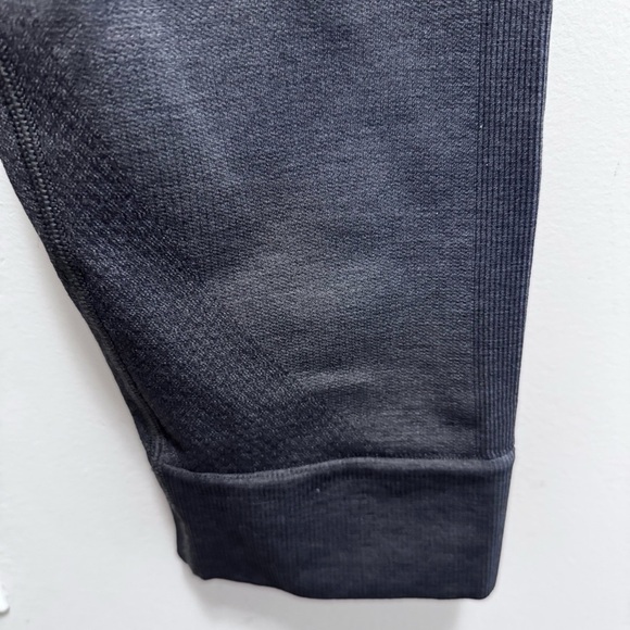 Lululemon Seamlessly Street Seamless Crop Legging Grey Black Size 6 - Picture 7 of 11